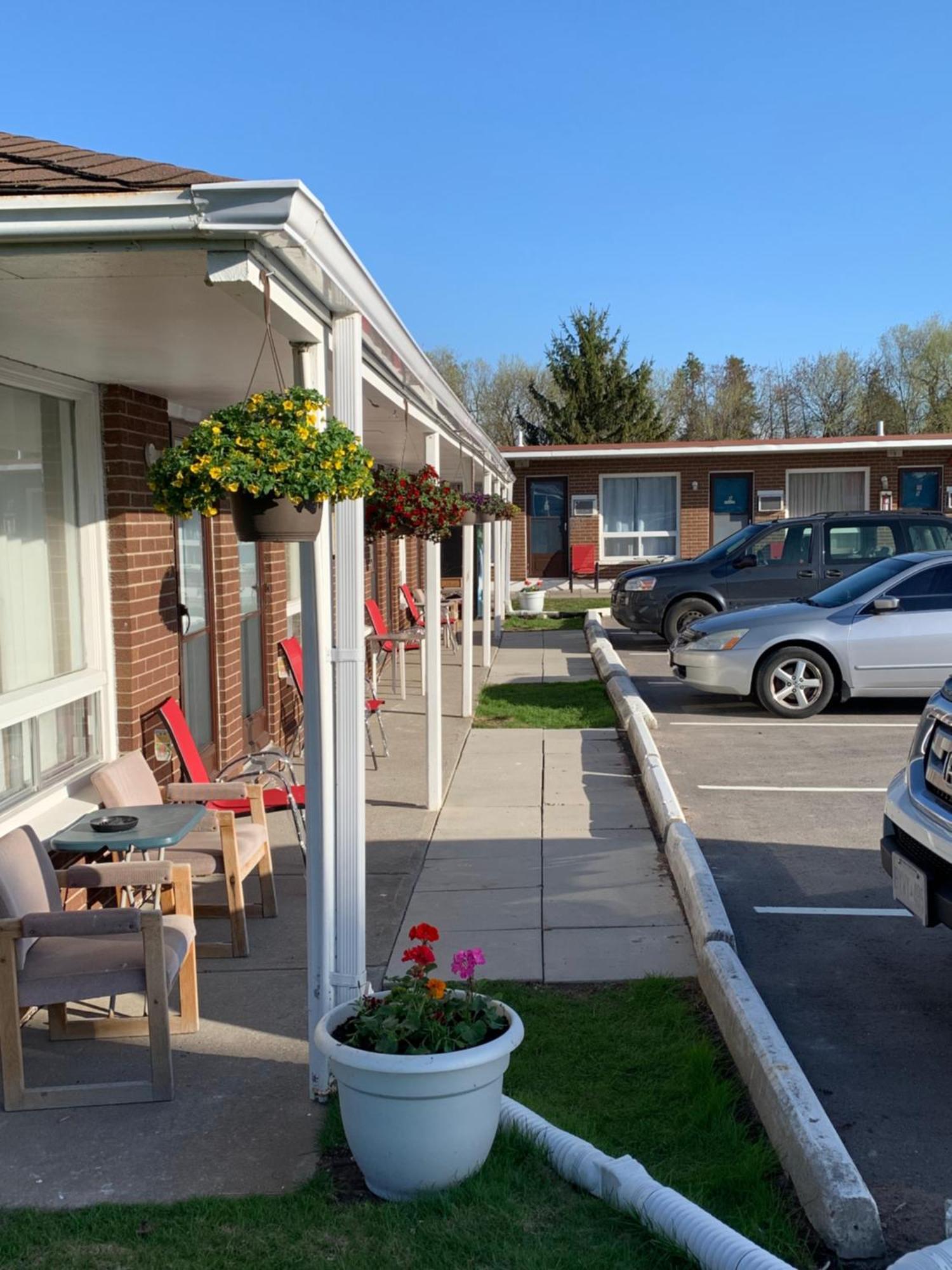Twin Oaks Motel Orono Luaran gambar