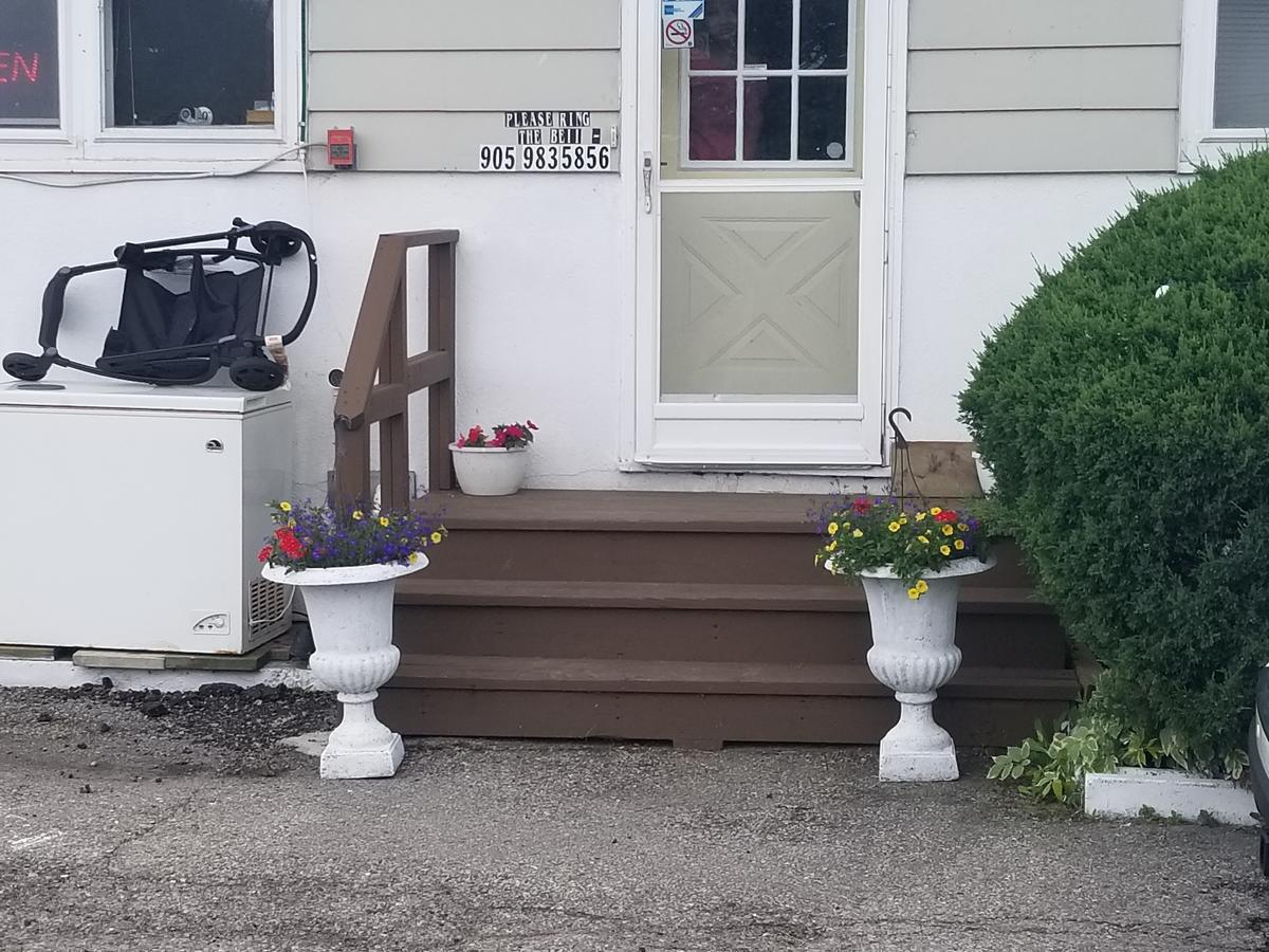 Twin Oaks Motel Orono Luaran gambar