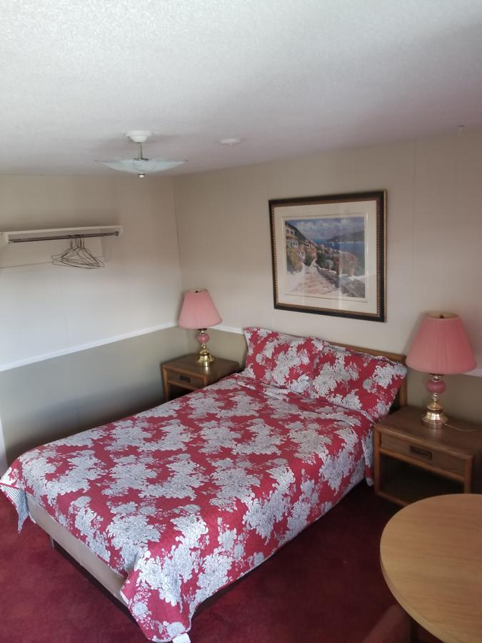 Twin Oaks Motel Orono Luaran gambar