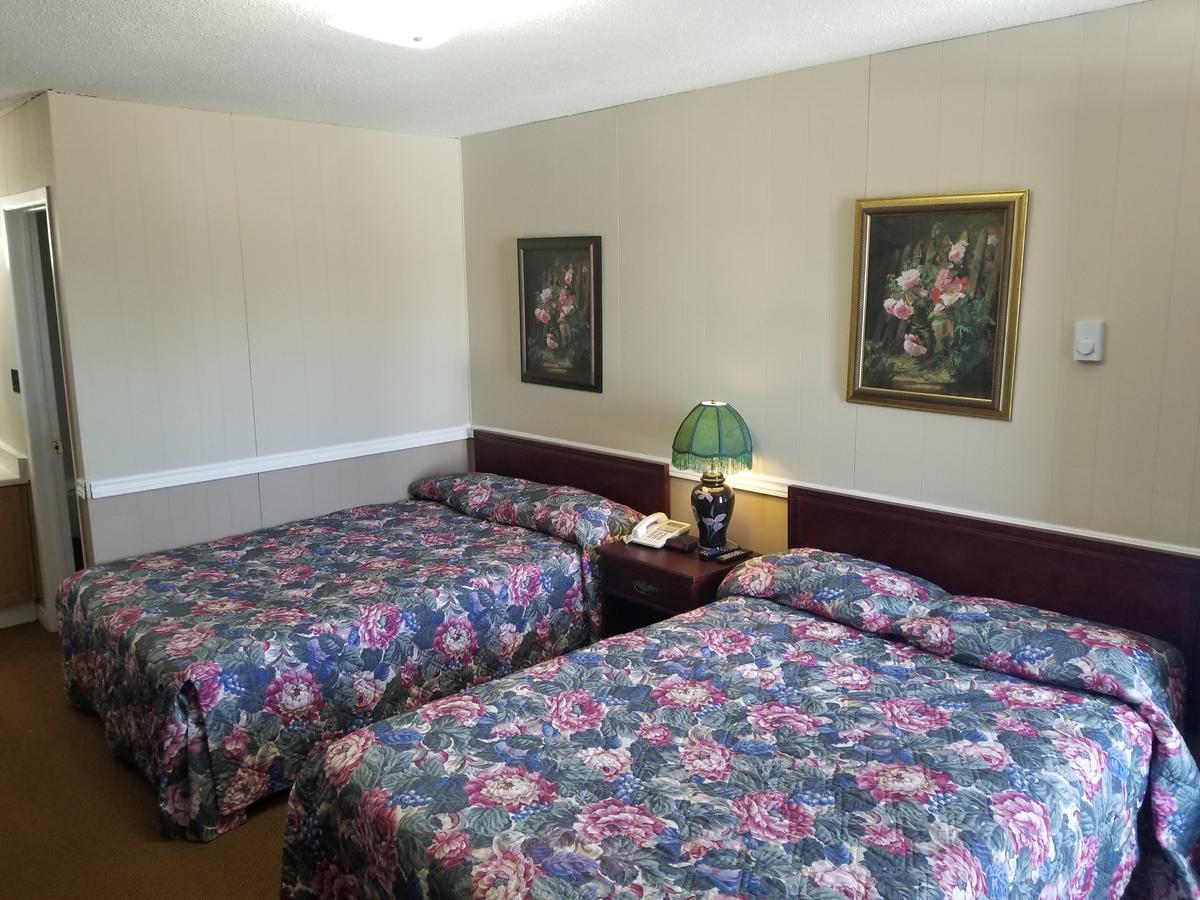 Twin Oaks Motel Orono Luaran gambar