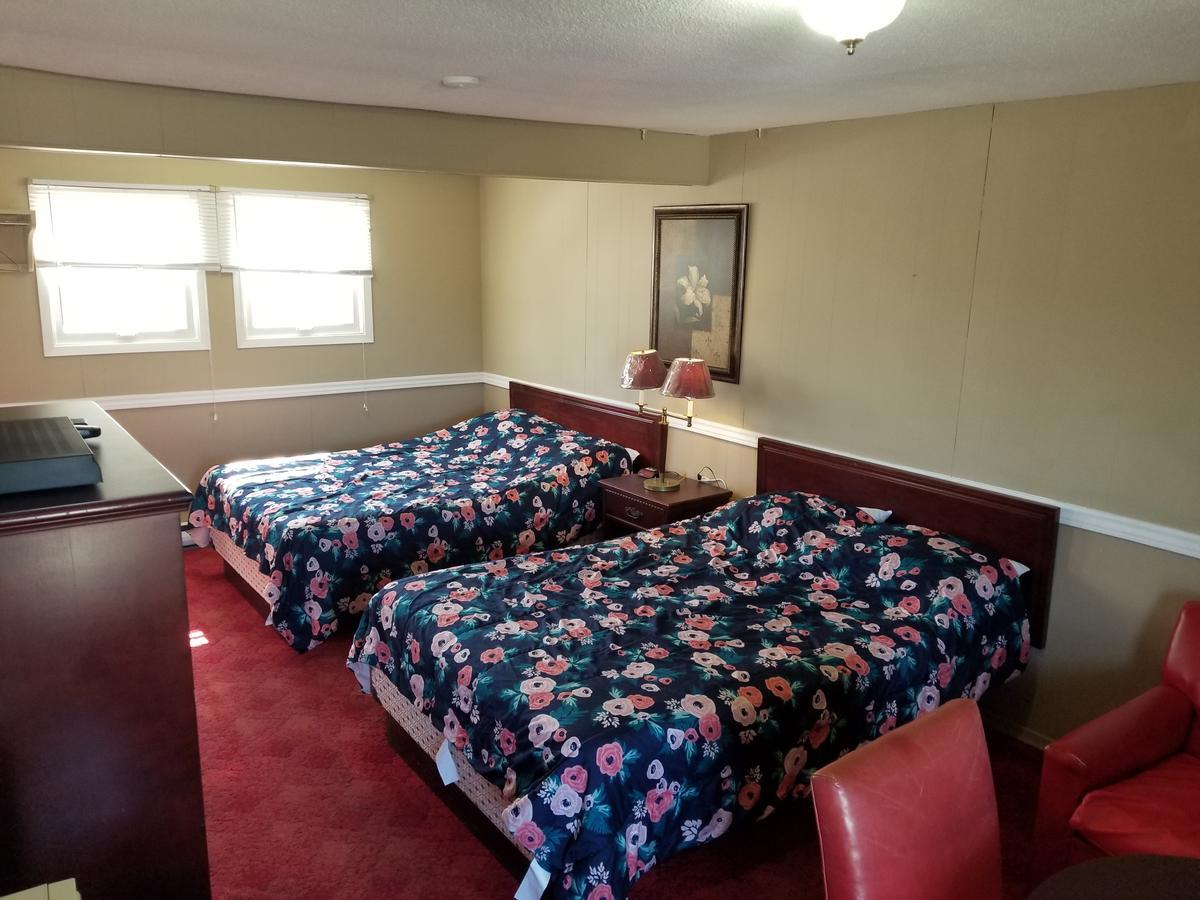 Twin Oaks Motel Orono Luaran gambar